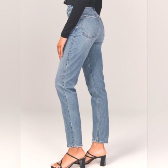 Abercrombie & Fitch Women's Distressed The Mom High Jeans Light Wash 31S EUC - Picture 3 of 16